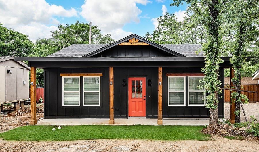 90 Live Oak St, Alvarado, TX 76009 - 2 Beds, 1 Bath