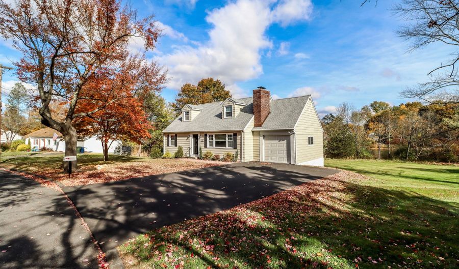 17 Alan Ave, Danbury, CT 06811 - 4 Beds, 2 Bath