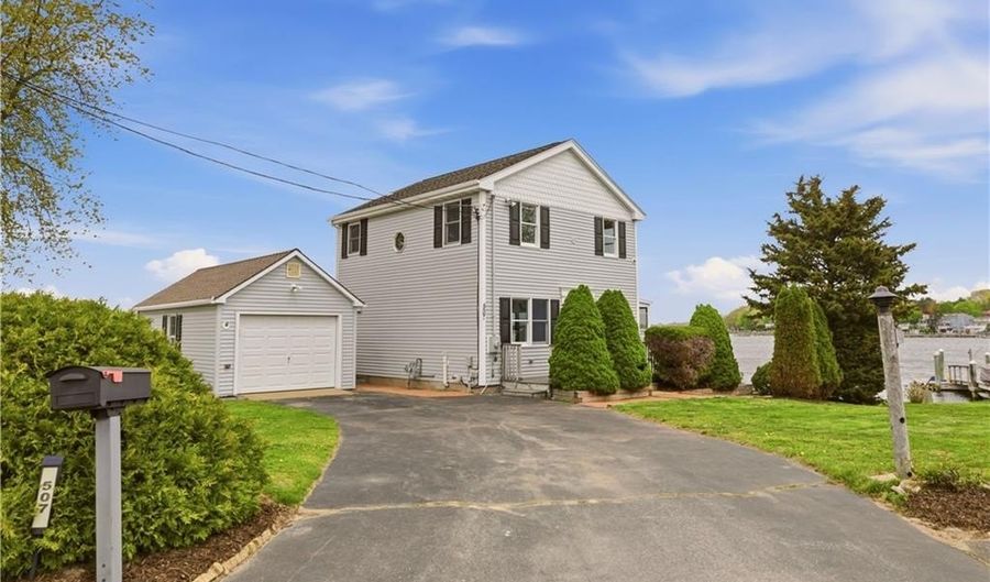 507 County Rd, Barrington, RI 02806 - 2 Beds, 2 Bath