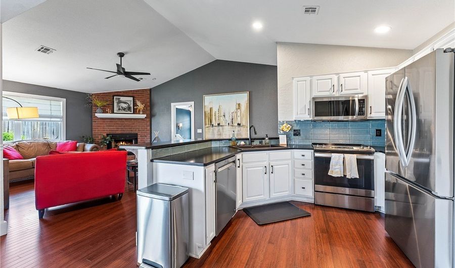 13 Greenridge Ln, Bentonville, AR 72712 - 3 Beds, 2 Bath