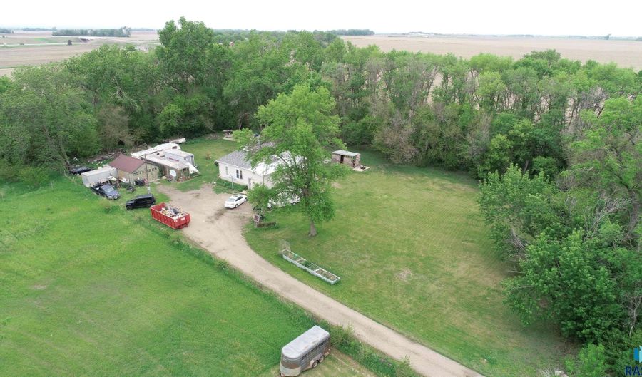 30019 471 St, Beresford, SD 57004 - 2 Beds, 2 Bath
