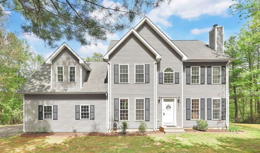 9 A Alice Dr, Burlington, CT 06013 - 3 Beds, 3 Bath