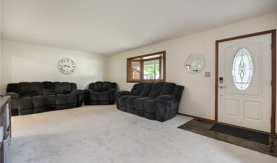 13795 Overcrest St NE, Alliance, OH 44601 - 3 Beds, 2 Bath