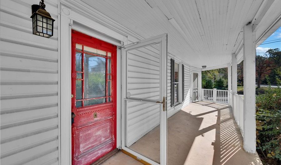 700 N Main St, Abbeville, SC 29620 - 4 Beds, 2 Bath