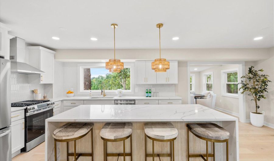 2408 WILLIAM AND MARY Dr, Alexandria, VA 22308 - 4 Beds, 3 Bath