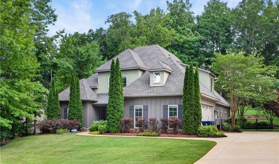 1569 CLUB CREEK Dr, Auburn, AL 36862 - 5 Beds, 4 Bath
