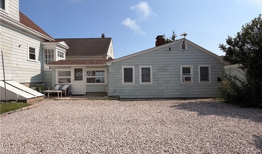 38 Hilltop Ave Cottage, Middletown, RI 02842 - 1 Beds, 1 Bath