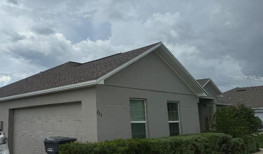 225 WHISPERING OAKS Way, Auburndale, FL 33823 - 3 Beds, 2 Bath