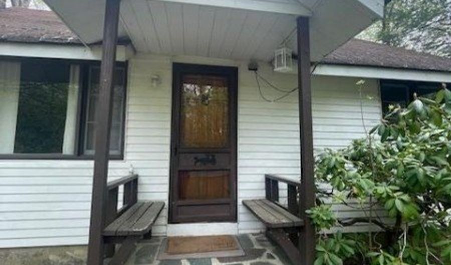 218 Wawayanda Rd, Alloway, NJ 07422 - 2 Beds, 1 Bath