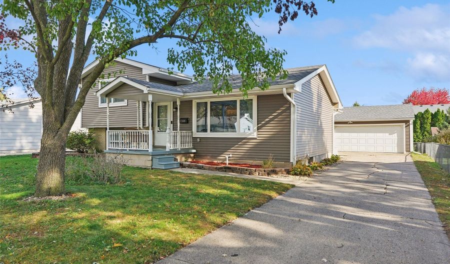 1309 6th Ave SE, Altoona, IA 50009 - 4 Beds, 2 Bath