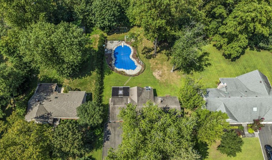 8 Greenwood Pl, Middletown, NJ 07748 - 4 Beds, 4 Bath