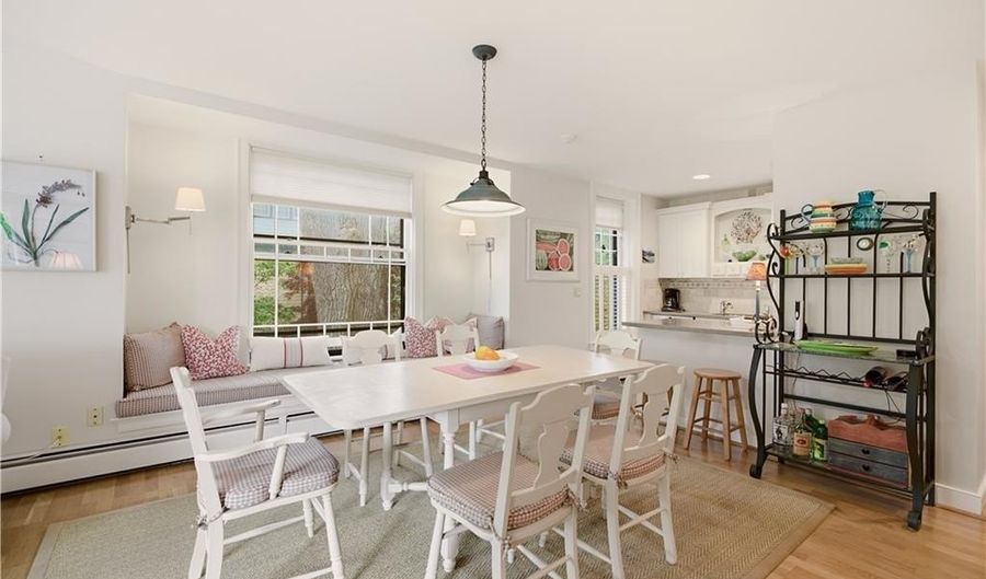 158 Narragansett Ave I, Newport, RI 02840 - 2 Beds, 2 Bath