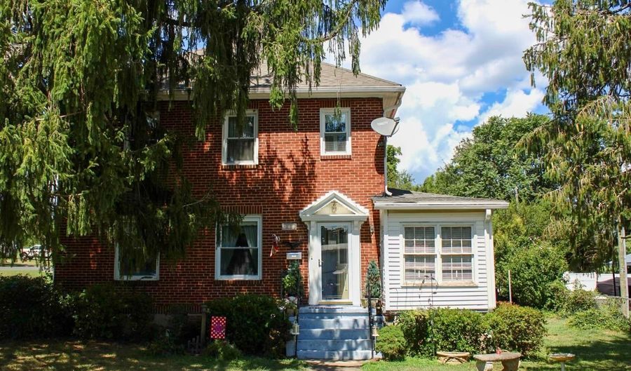 811 Broad St, Altavista, VA 24517 - 3 Beds, 2 Bath