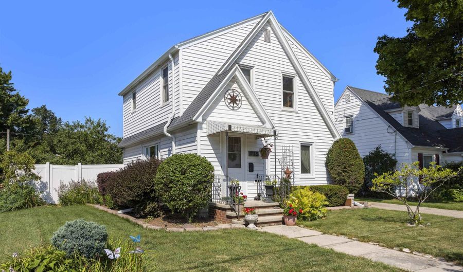 1725 N DIVISION St, Appleton, WI 54911 - 3 Beds, 1 Bath