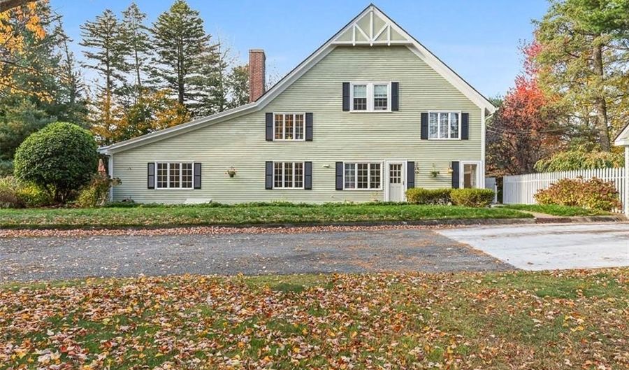 4 Chase Ln, Lincoln, RI 02865 - 2 Beds, 1 Bath