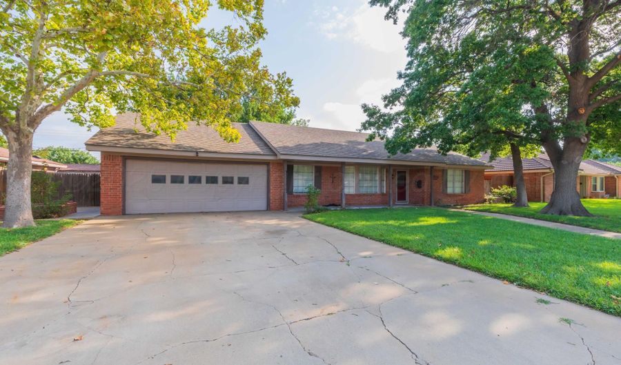 6710 GAINSBOROUGH Rd, Amarillo, TX 79106 - 5 Beds, 3 Bath