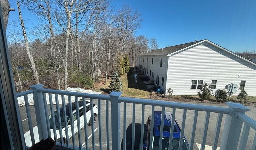 9 Gray Coach Ln 913, Cranston, RI 02921 - 2 Beds, 2 Bath