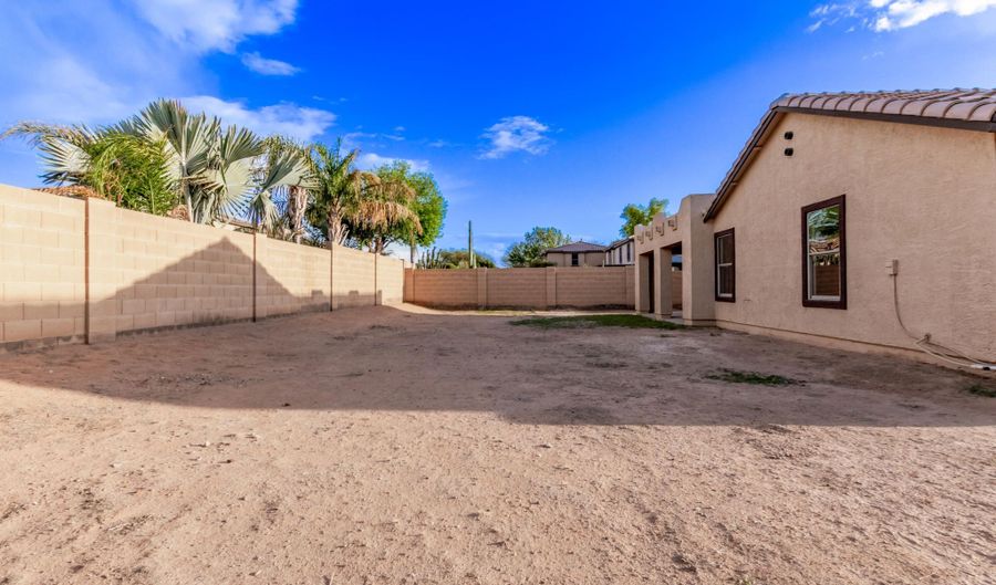 6883 S GEMSTONE Pl, Chandler, AZ 85249 - 4 Beds, 2 Bath