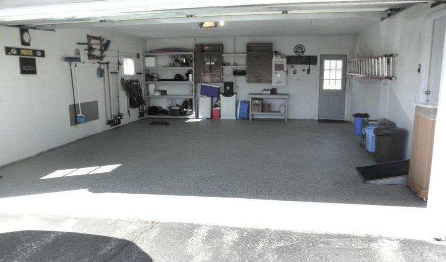 16707 57 Hwy, Aplington, IA 50604 - 4 Beds, 3 Bath