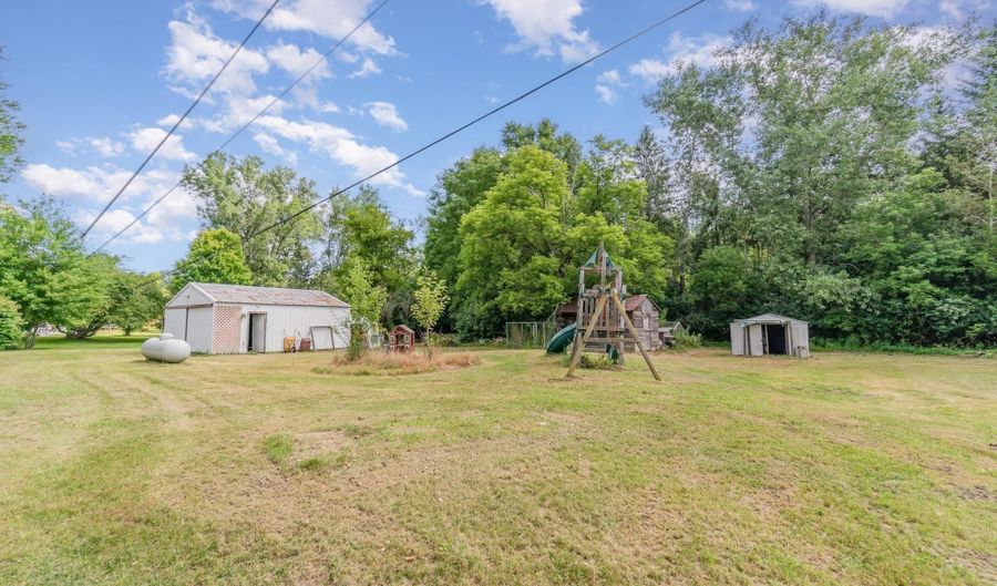 2065 S Meridian Rd, Midland, MI 48626 - 4 Beds, 2 Bath