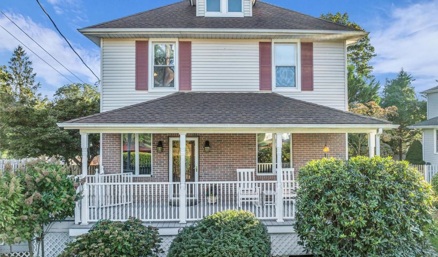 61 E Washington Ave, Atlantic Highlands, NJ 07716 - 3 Beds, 2 Bath