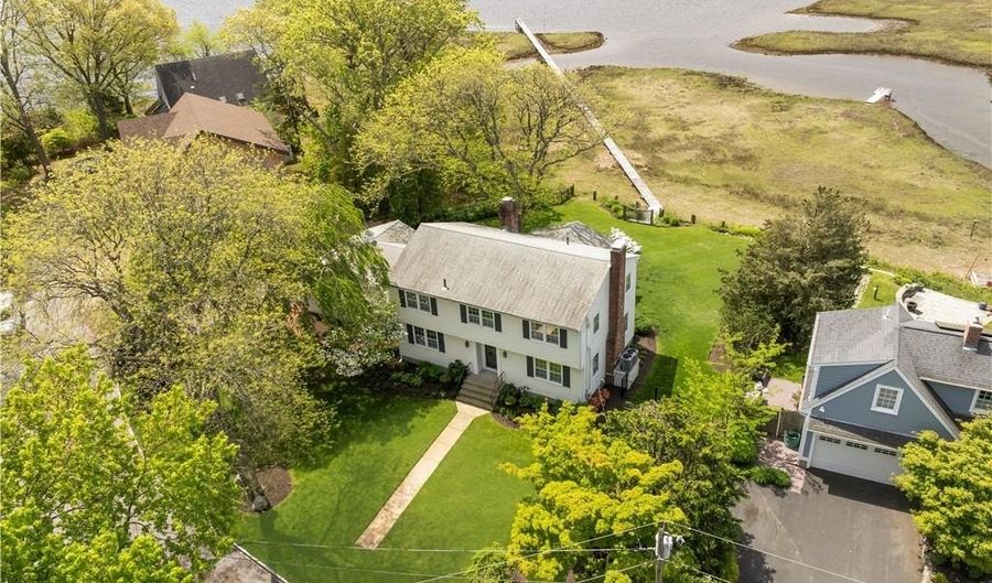 45 Meadowbrook Dr, Barrington, RI 02806 - 4 Beds, 3 Bath