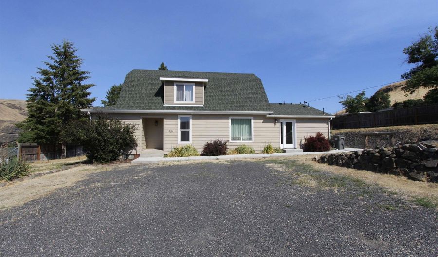 904 3rd St, Asotin, WA 99403 - 3 Beds, 3 Bath