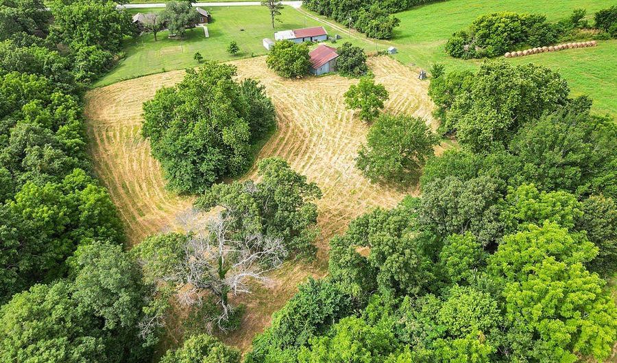 6269 E State Highway 76, Anderson, MO 64831 - 6 Beds, 3 Bath