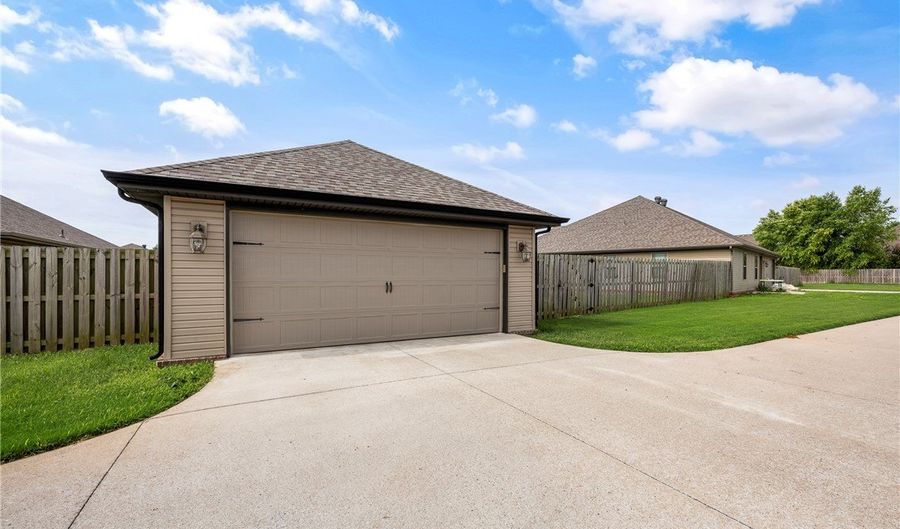 3712 SW Davinci Blvd, Bentonville, AR 72712 - 3 Beds, 2 Bath