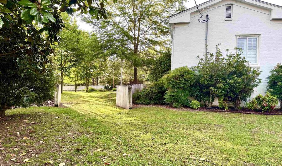 102 Jackson St, Albertville, AL 35950 - 3 Beds, 2 Bath