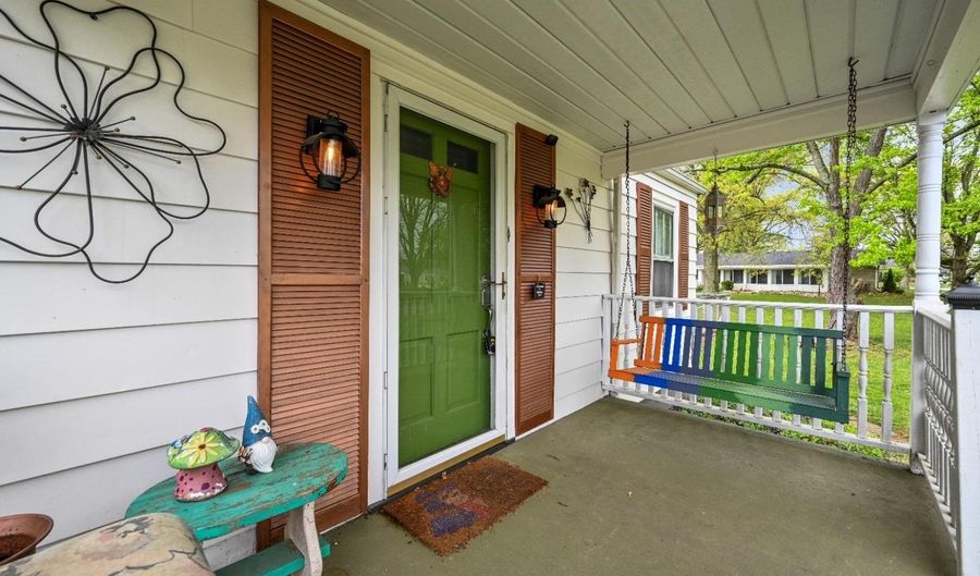 317 WOODLAWN Dr, Aurora, IN 47001 - 4 Beds, 2 Bath