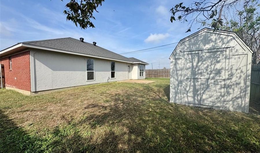 136 Chris Ct, Alvarado, TX 76009 - 3 Beds, 2 Bath
