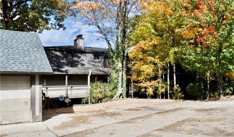 1722 Treetop Trl, Akron, OH 44313 - 2 Beds, 2 Bath