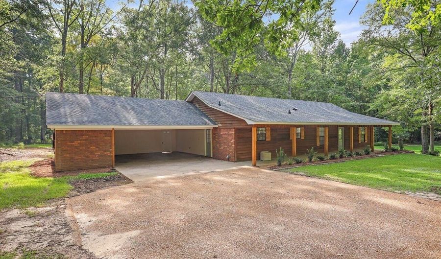 102 Hickory St, Brandon, MS 39042 - 3 Beds, 2 Bath