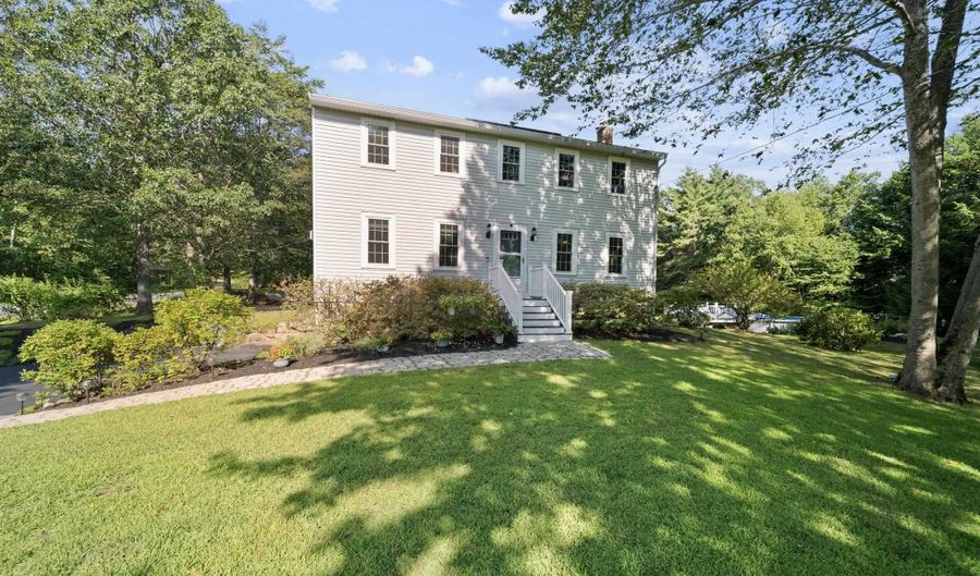 23 Holman Way, Chester, NH 03036 - 3 Beds, 3 Bath