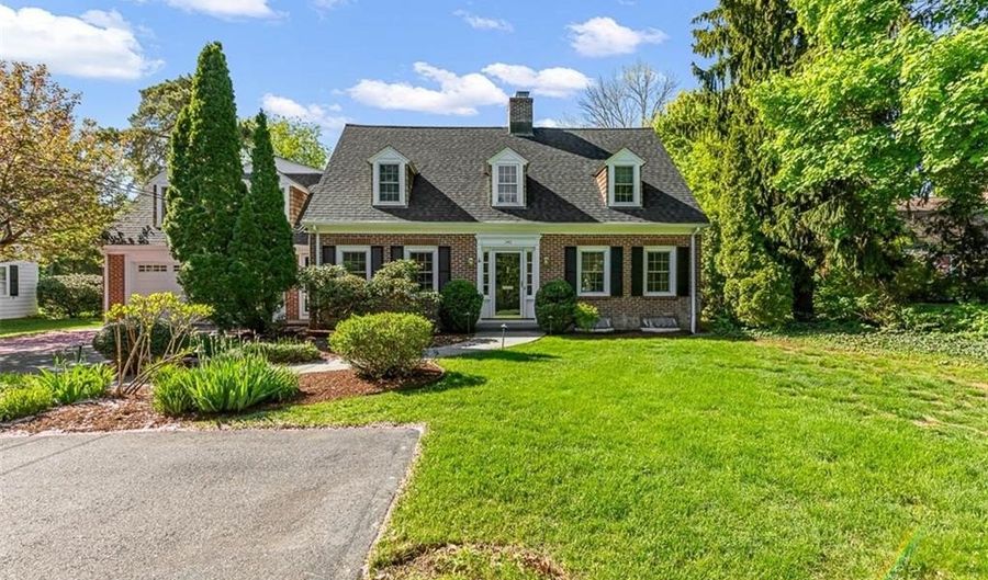 340 Newman Ave, East Providence, RI 02916 - 5 Beds, 4 Bath