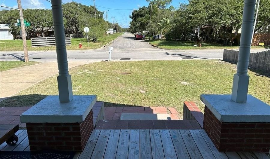 511 W Highland Ave, Aransas Pass, TX 78336 - 3 Beds, 2 Bath