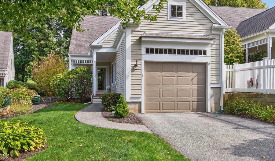 4 Hollyhock Knoll Ct 4, Bourne, MA 02532 - 2 Beds, null Bath