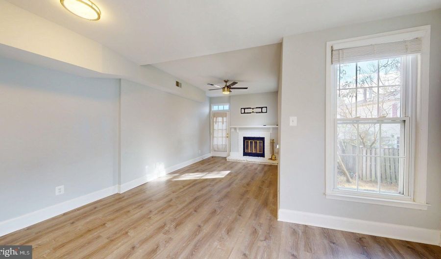 2011 N OAKLAND St, Arlington, VA 22207 - 3 Beds, 3 Bath