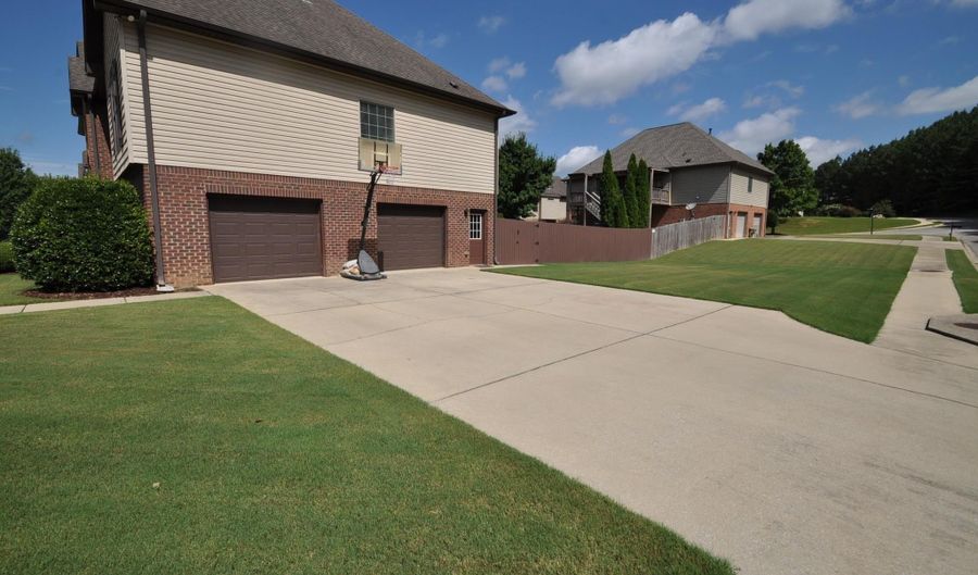 204 PARLIAMENT Pkwy, Alabaster, AL 35114 - 5 Beds, 3 Bath