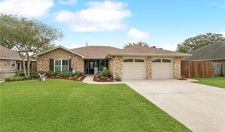 406 AVENUE A, Belle Chasse, LA 70037 - 4 Beds, 2 Bath