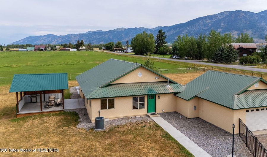800 COUNTY ROAD 123, Bedford, WY 83112 - 3 Beds, 2 Bath