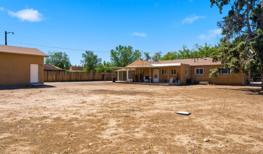 105 Green Valley Rd NW, Albuquerque, NM 87107 - 3 Beds, 2 Bath