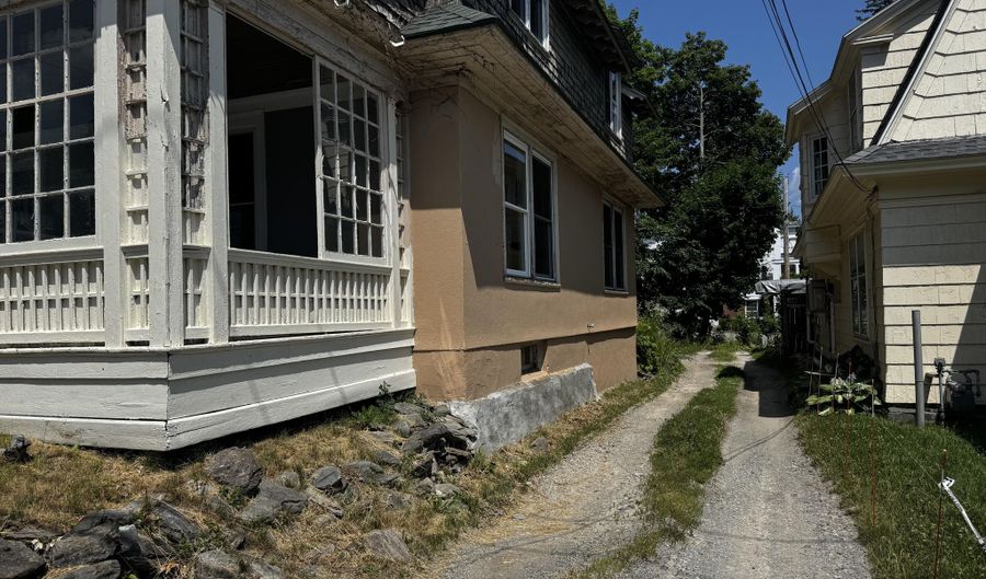 215 French St, Bangor, ME 04401 - 4 Beds, 2 Bath