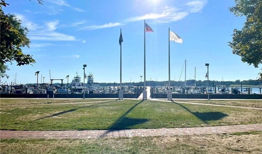 5 John St 2, Bristol, RI 02809 - 3 Beds, 1 Bath