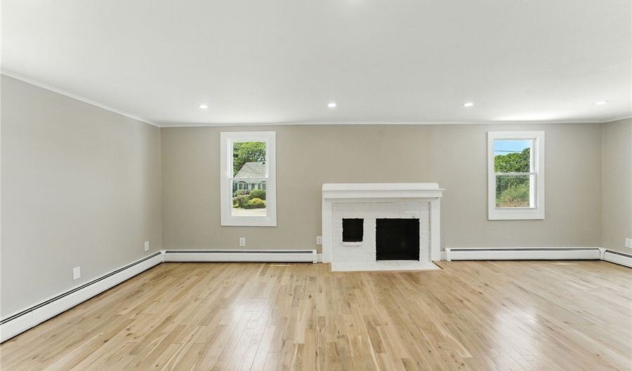 82 Barton Ave, Warwick, RI 02889 - 3 Beds, 1 Bath