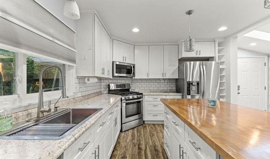 10018 Manor Ave, Allen Park, MI 48101 - 3 Beds, 2 Bath
