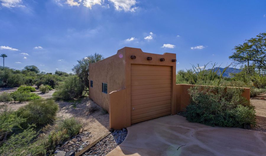 8529 E CAREFREE Dr, Carefree, AZ 85377 - 3 Beds, 2 Bath