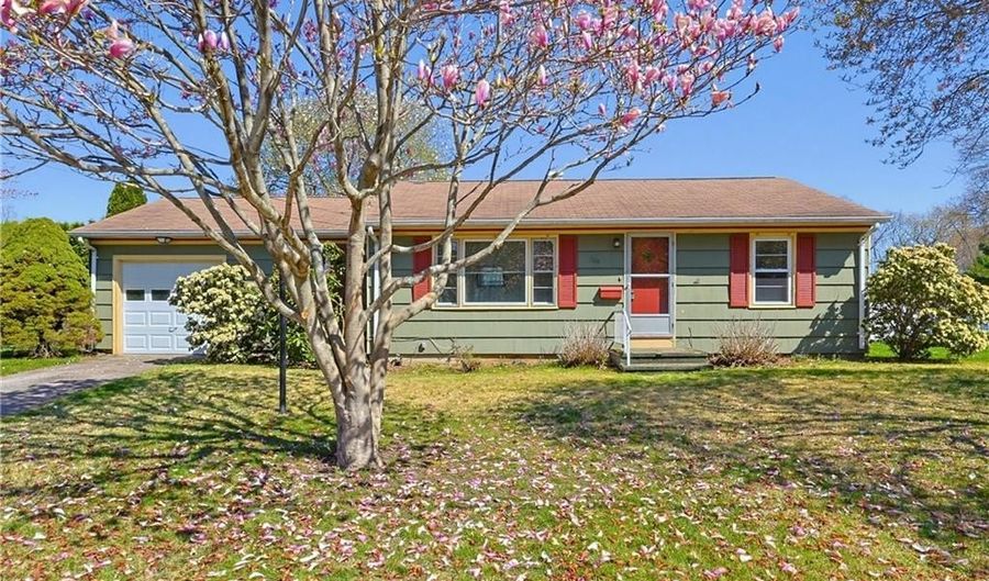 145 Glenwood Dr, North Kingstown, RI 02852 - 3 Beds, 1 Bath
