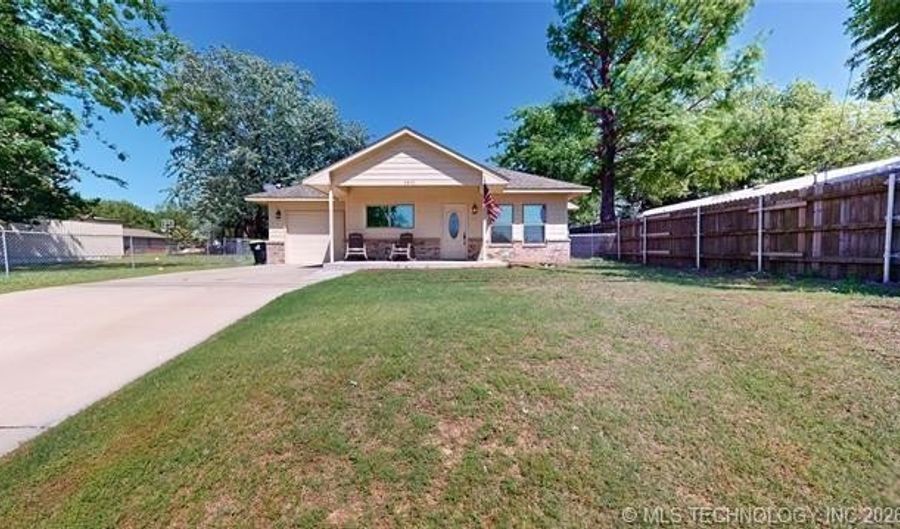 1831 E Oak Hls, Ada, OK 74820 - 3 Beds, 2 Bath